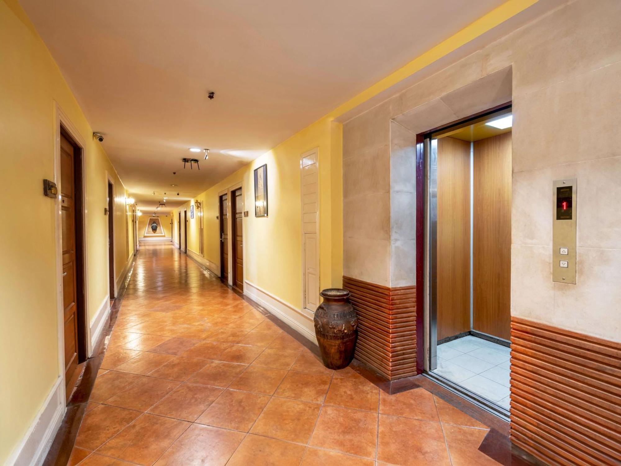 Royal Ivory Sukhumvit Nana Hotel Banguecoque Exterior foto