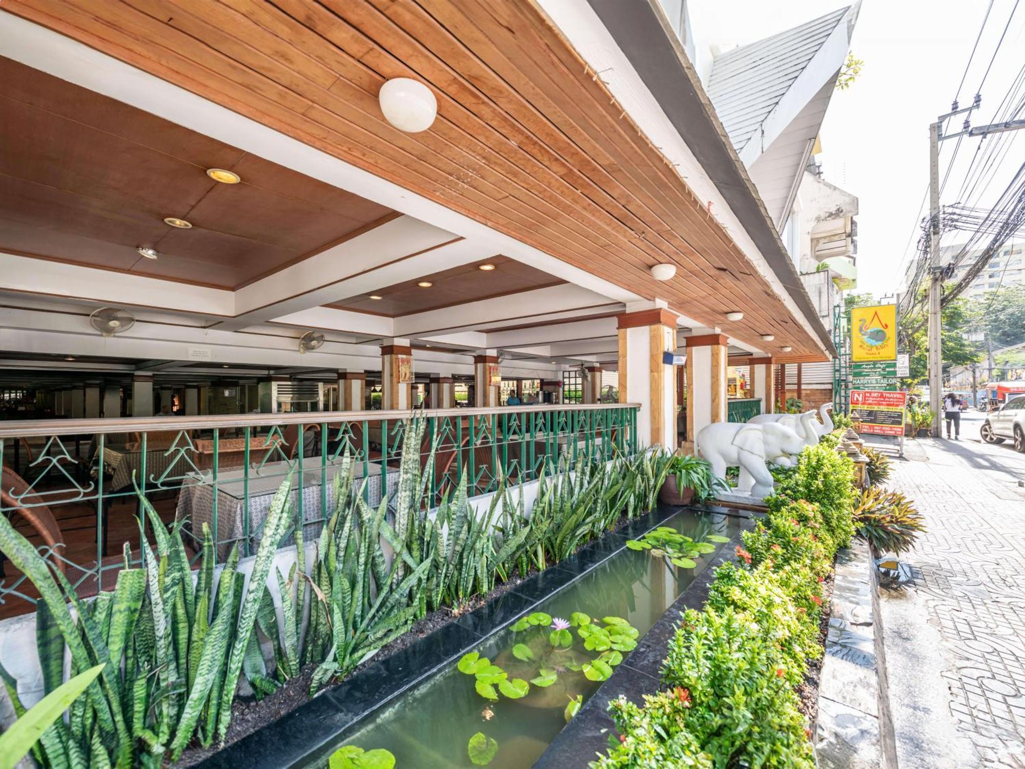 Royal Ivory Sukhumvit Nana Hotel Banguecoque Exterior foto