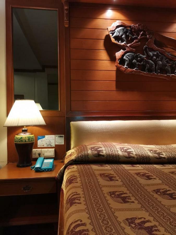 Royal Ivory Sukhumvit Nana Hotel Banguecoque Exterior foto
